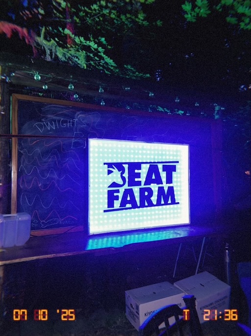 the beat farm sign